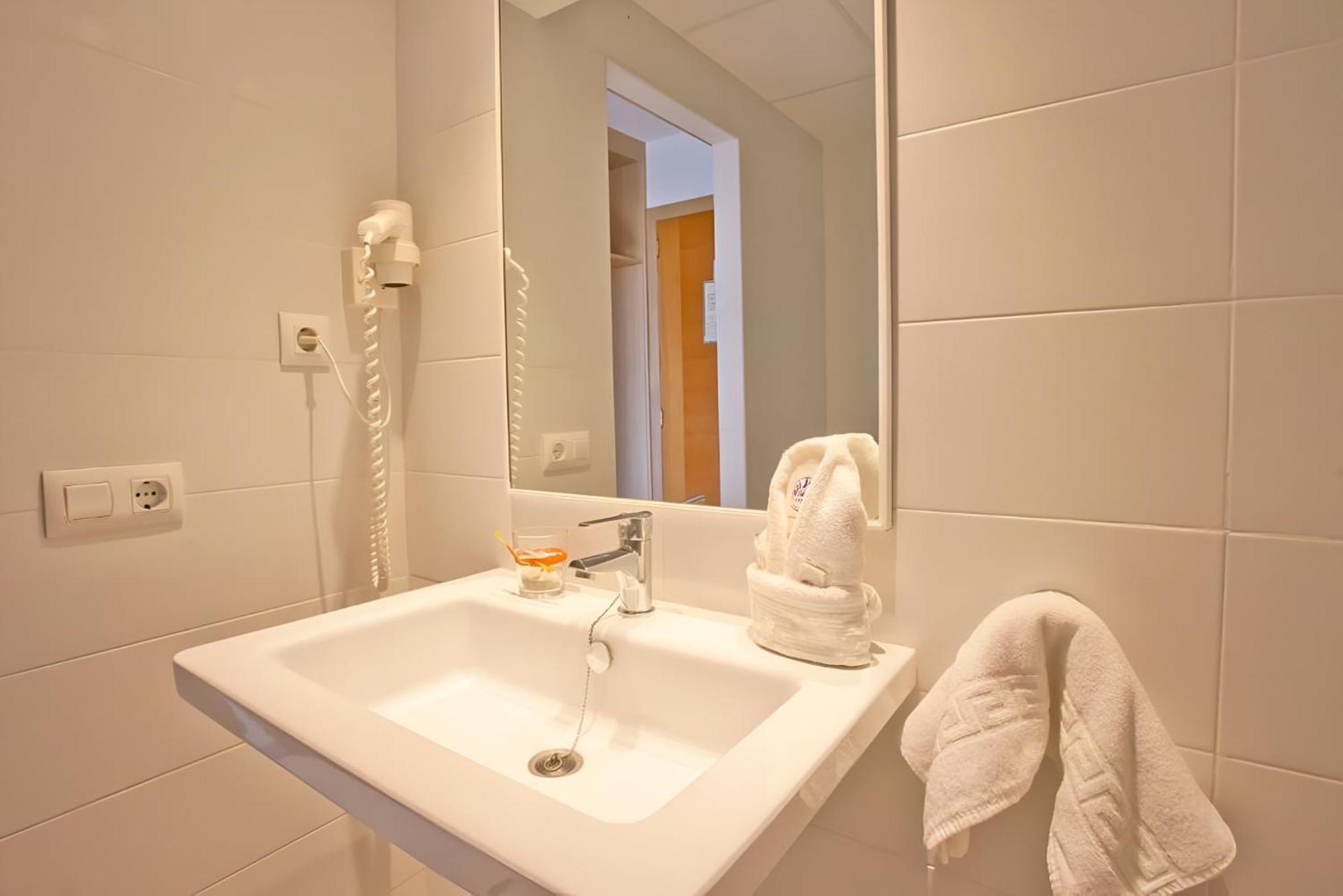 Bj Playamar Hotel & Apartamentos S'Illot  Room photo